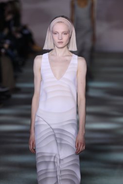 model yürür pist marc jacobs