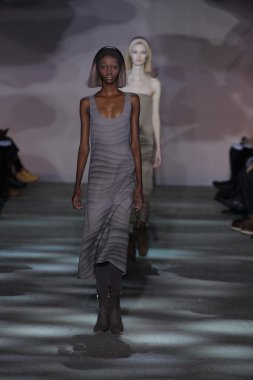 model yürür pist marc jacobs
