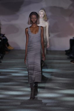 model yürür pist marc jacobs