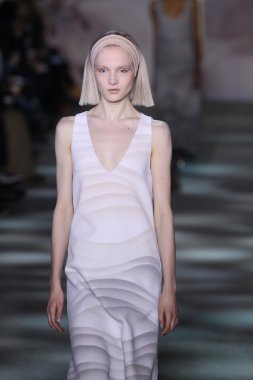 model yürür pist marc jacobs