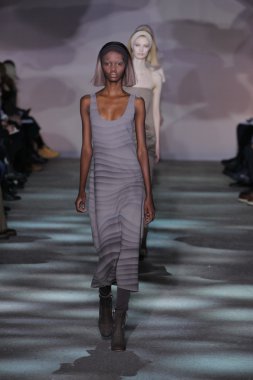 model yürür pist marc jacobs