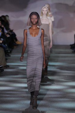 model yürür pist marc jacobs