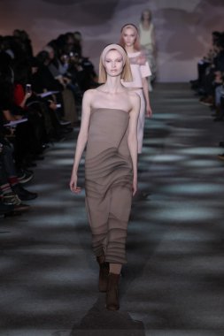 model yürür pist marc jacobs