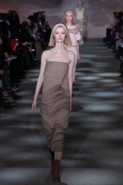 model yürür pist marc jacobs