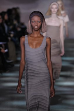 model yürür pist marc jacobs