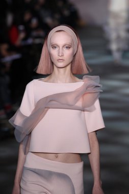 model yürür pist marc jacobs