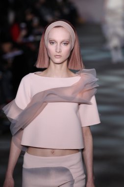 model yürür pist marc jacobs