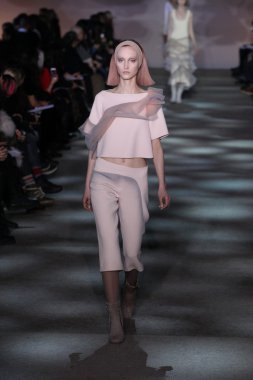 model yürür pist marc jacobs