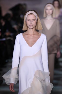 model yürür pist marc jacobs