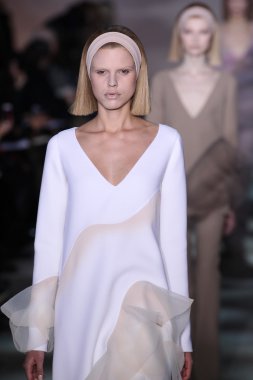 model yürür pist marc jacobs