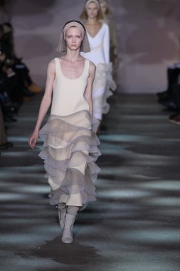 model yürür pist marc jacobs