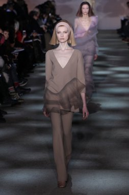 model yürür pist marc jacobs