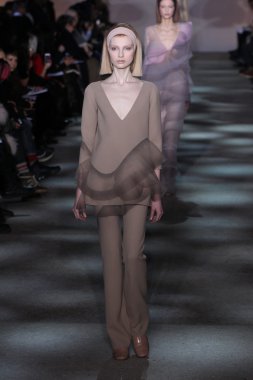 model yürür pist marc jacobs