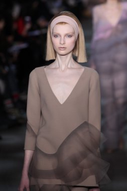 model yürür pist marc jacobs