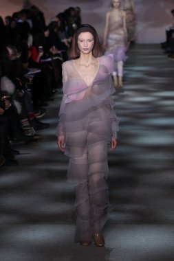 model yürür pist marc jacobs