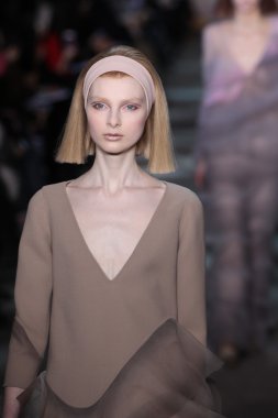 model yürür pist marc jacobs