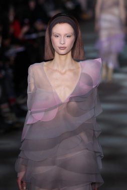 model yürür pist marc jacobs