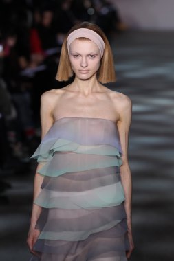 model yürür pist marc jacobs