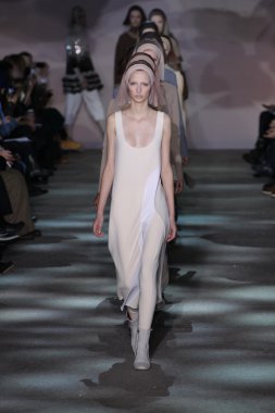 model yürür pist marc jacobs