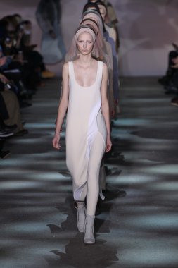 model yürür pist marc jacobs