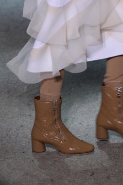 model yürür pist marc jacobs