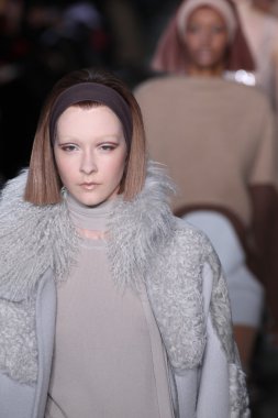 model yürür pist marc jacobs