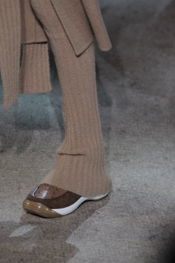 model yürür pist marc jacobs