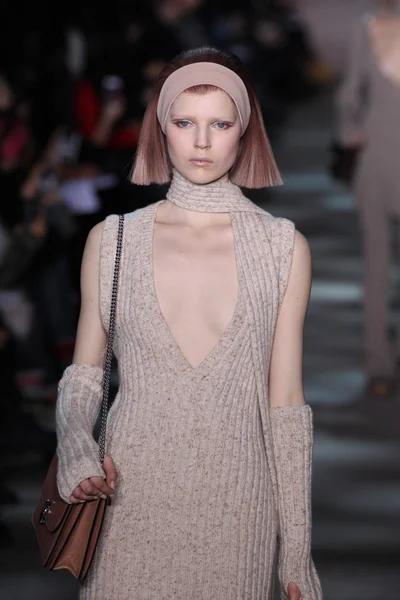 model yürür pist marc jacobs