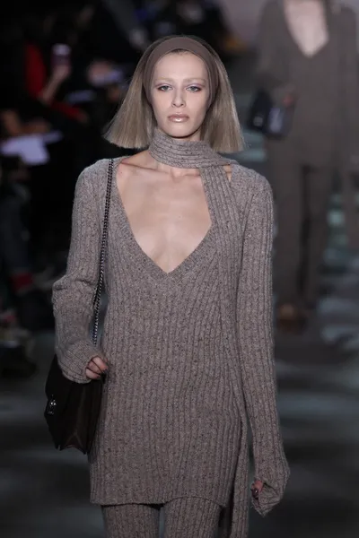 model yürür pist marc jacobs