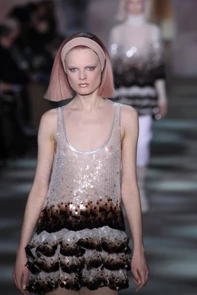 model yürür pist marc jacobs