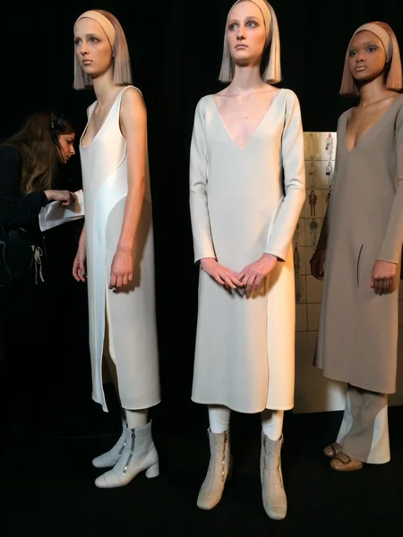 Modeller på backstage på marc jacobs modevisning — Stockfoto