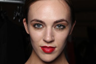 model kuliste flt moda sanat kalpler teşkil etmektedir.