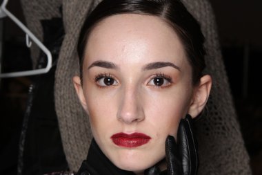 model kuliste flt moda sanat kalpler teşkil etmektedir.