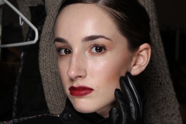 model kuliste flt moda sanat kalpler teşkil etmektedir.