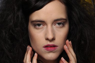 model kuliste flt moda sanat kalpler teşkil etmektedir.