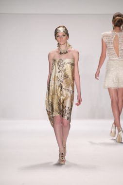 Model walks runway wearing Giada Curti