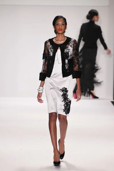 Model walks runway wearing Gianni Tolentino — Stock Photo, Image