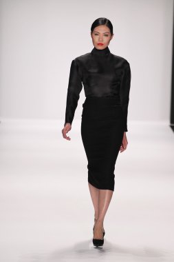 model kokler Tasarımcı giyim pist yürür