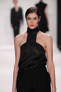 model kokler Tasarımcı giyim pist yürür