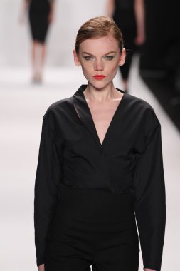 model kokler Tasarımcı giyim pist yürür