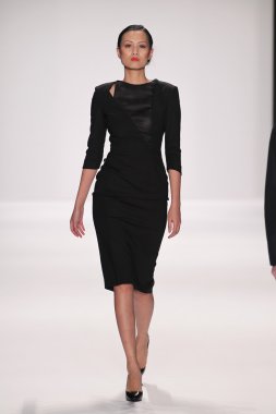 model kokler Tasarımcı giyim pist yürür