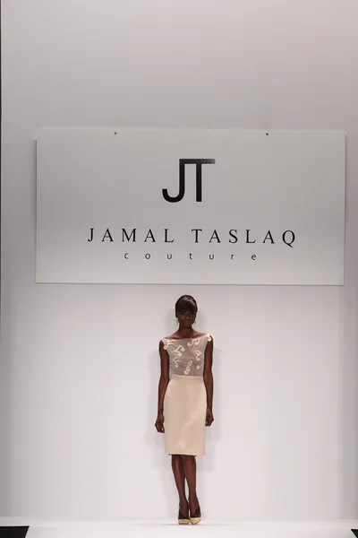 Model walks runway wearing Jamal Taslaq — Stock Photo, Image