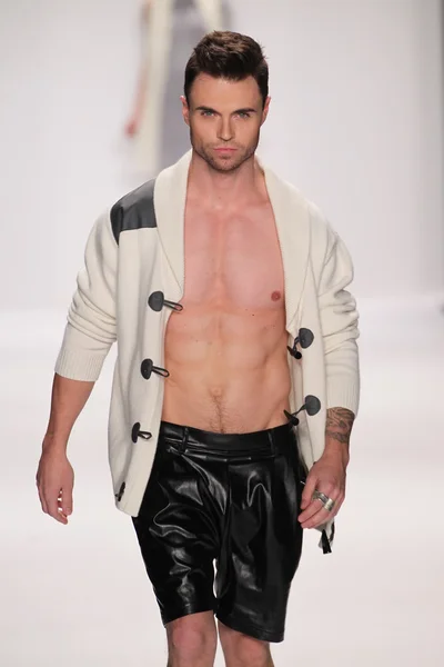 Model walks runway wearing M The Movement — Stock Photo, Image