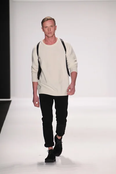 Model walks runway wearing M The Movement — Stock Photo, Image