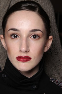 model kuliste flt moda sanat kalpler teşkil etmektedir.