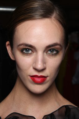 model kuliste flt moda sanat kalpler teşkil etmektedir.