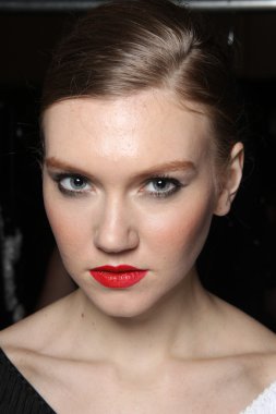 model kuliste flt moda sanat kalpler teşkil etmektedir.