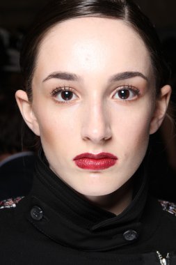 model kuliste flt moda sanat kalpler teşkil etmektedir.