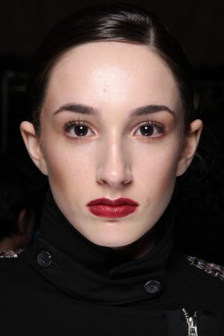 model kuliste flt moda sanat kalpler teşkil etmektedir.