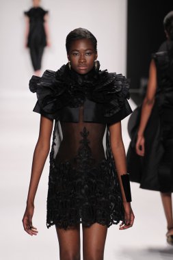 Nino lettieri tasarımcı elbise modeli